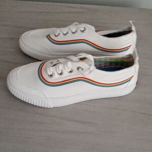 Blowfish sz 9 white w/rainbow